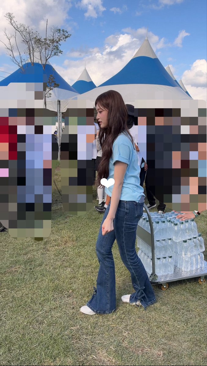 ilsangzip's tweet photo. 부락에서 아이브 이서 아기 봣어... 촬영하는 거 같앗는데 도와주고싶엇다네요.... 덥겟다 https://t.co/BNss2bkHuh