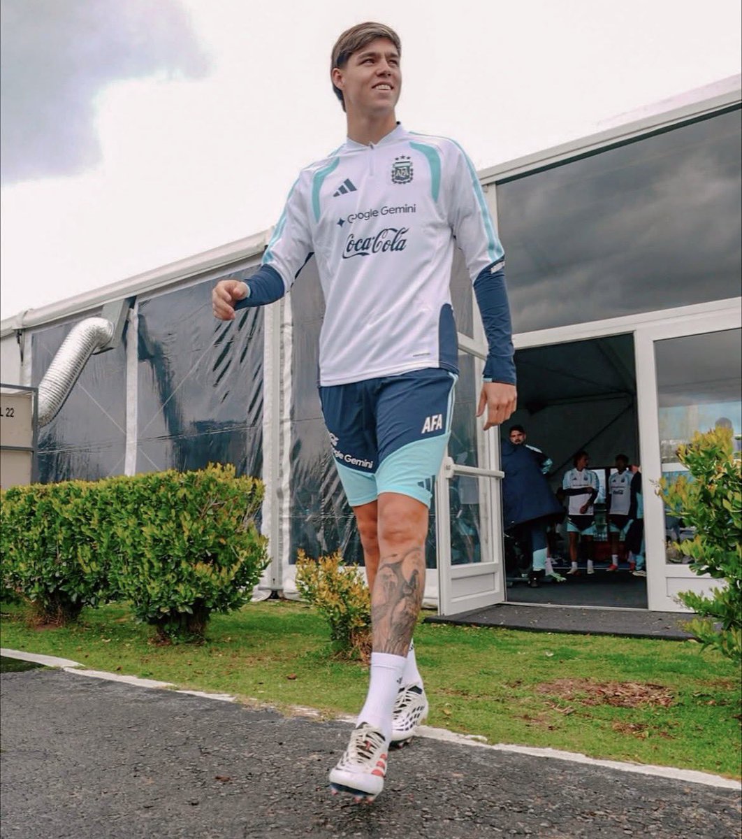 juampi_aleman's tweet photo. #EDLP 🇦🇷 TOMÁS PALACIOS, hace su debut oficial en la Selección Argentina ante Burkina Faso.

🔄 Ingresó en el entretiempo por Lisandro Martínez. https://t.co/GYKjxeg6o8