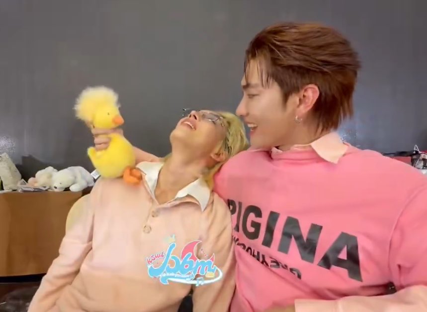phibabiekana's tweet photo. Every time noeul rests his head on boss’s shoulder or squeezes himself against boss chest or arms i coo a bit cause man he must feel so comfortable thats his fav thing, he looks right at home 😭😭 https://t.co/BRs3vz3rlE