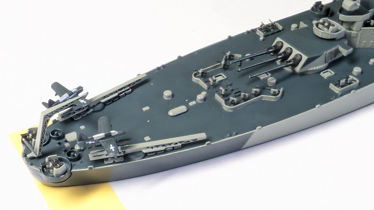 dias35424661's tweet photo. タミヤ1/700
アメリカ戦艦アイオワ 完成です。
本キットのデキは程よく省略したディテールと、各部品がドンピシャと合う作りやすさが同居したタミヤスタンダードでした。
なので迷彩塗装を失敗しない限り大丈夫です。タミヤの外国戦艦は昔からハズレがありませんね。↓ https://t.co/KkdzfUpuiG