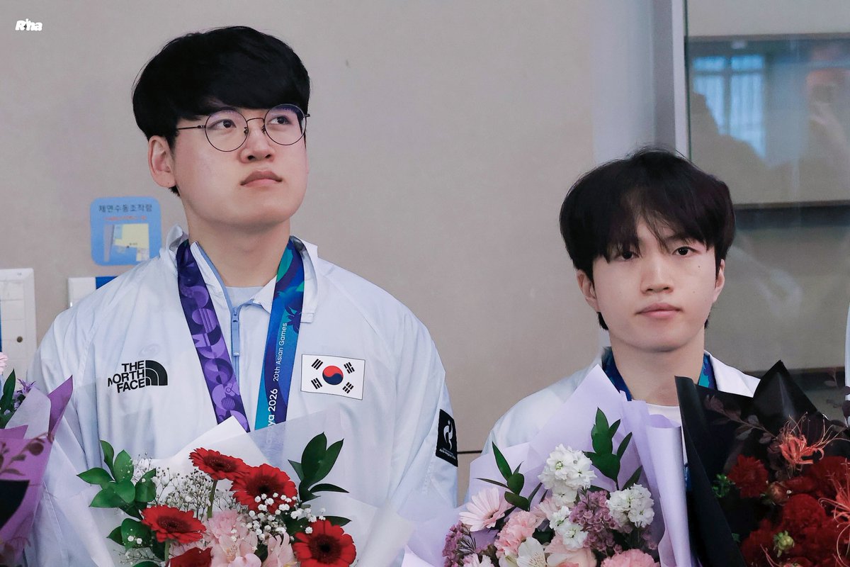 rina_fyl's tweet photo. 261003 🏅🏅
#Gumayusi #Keria #구마유시 #케리아 #이민형 #류민석 @gumayusi_min @T1Keria https://t.co/mVkNfvEE4I