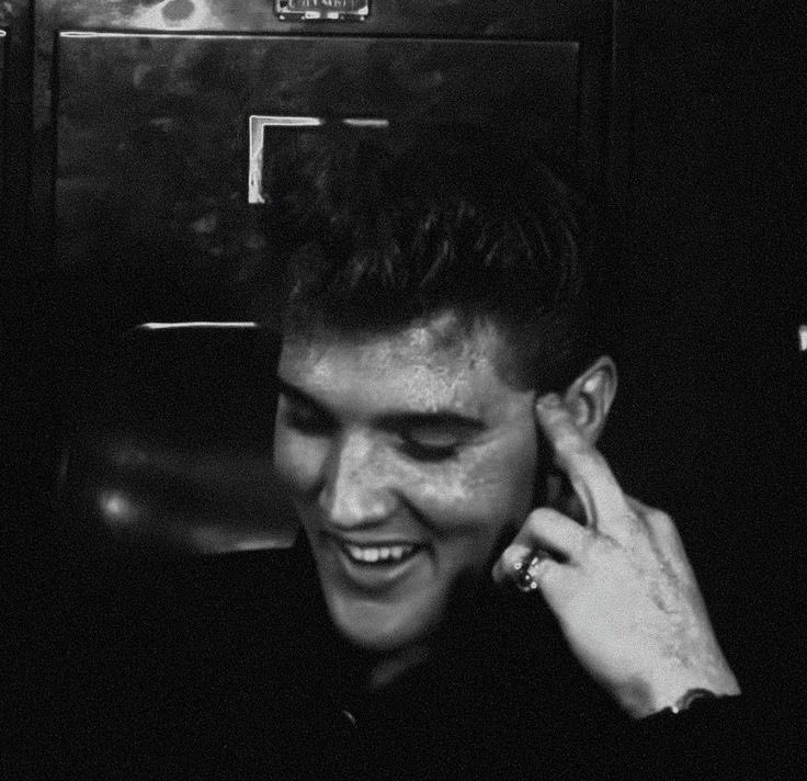 elvisprslxy's tweet photo. but 
most 
of 
all 
i 
love 
you 
cause 
you're
you https://t.co/2SDLC27iSq