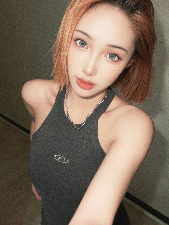 jennifer05it4's tweet photo. 今天的穿搭和美妆 在街上回头率高吗 会被视奸吗？ https://t.co/LM3090Eb91