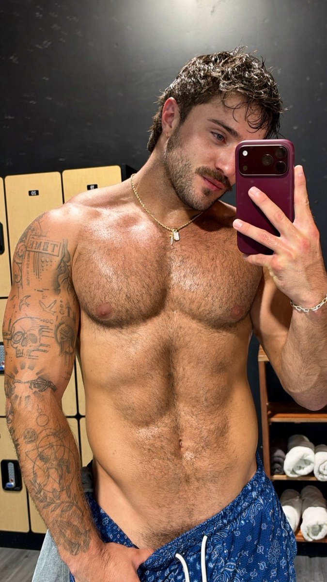 jackgen_try01's tweet photo. Am I strong enough to lift you up? https://t.co/BVKIeVsDTn