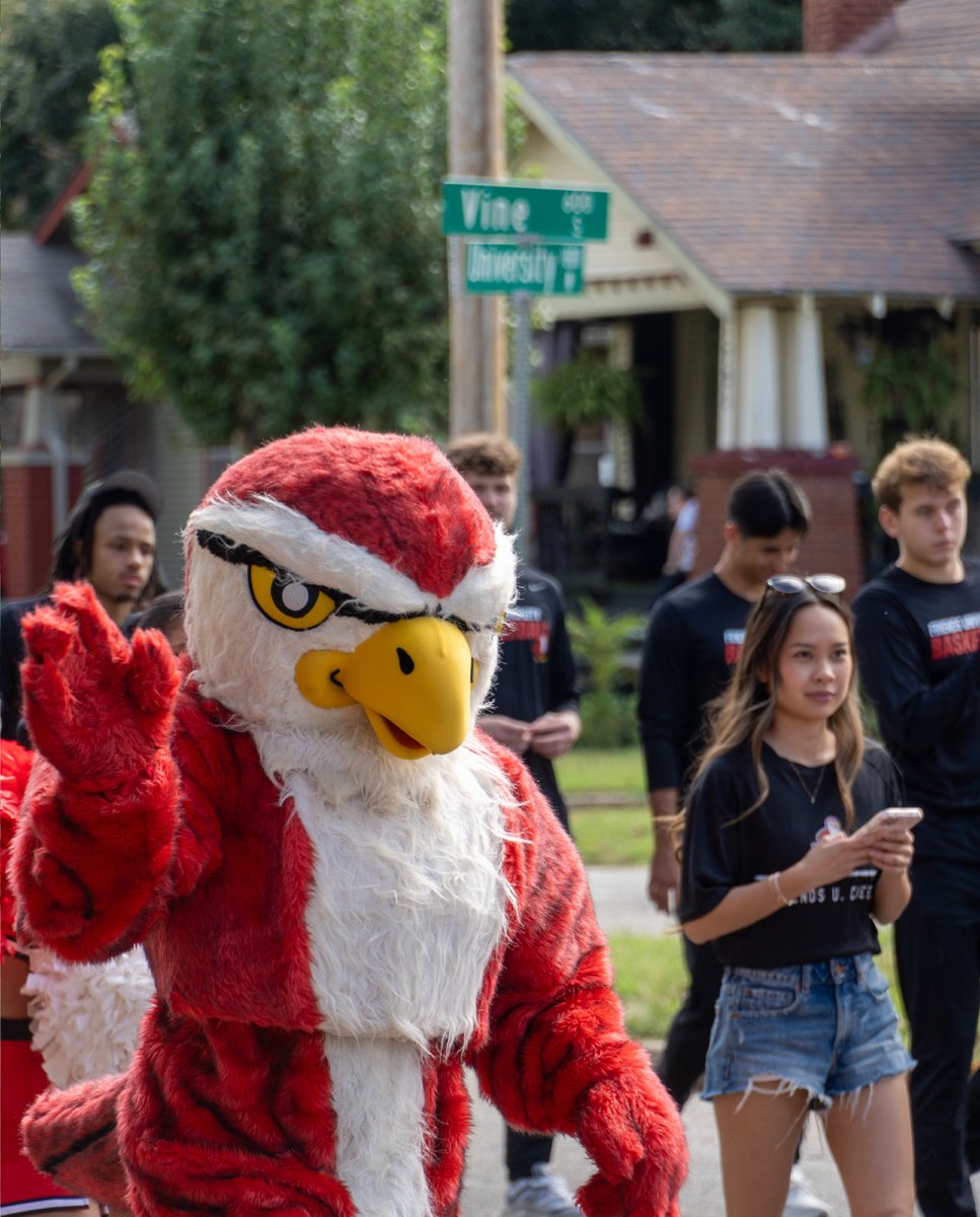 FriendsU's tweet photo. Class reunions were soon followed by our traditional Homecoming Parade down University Ave! Thank you to all the folks who made the parade a success, and to our community for celebrating with us! 🎉🥳 #HomecomingParade #MyFriendsU https://t.co/eqjfGXTKDK