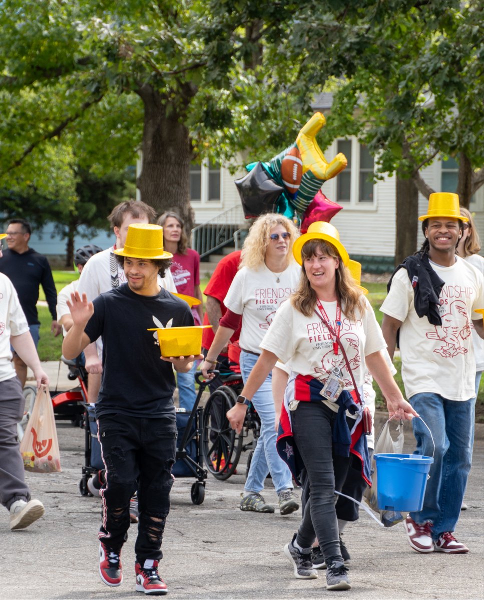 FriendsU's tweet photo. Class reunions were soon followed by our traditional Homecoming Parade down University Ave! Thank you to all the folks who made the parade a success, and to our community for celebrating with us! 🎉🥳 #HomecomingParade #MyFriendsU https://t.co/eqjfGXTKDK