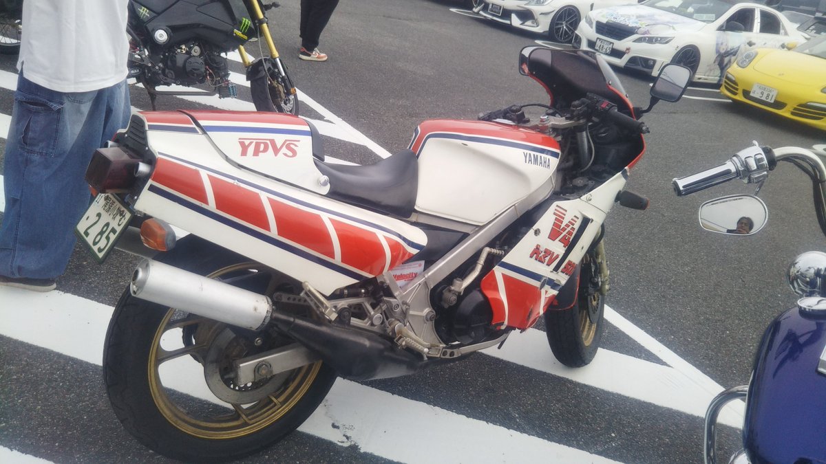 ttake1f221's tweet photo. 今日はカーズ＆コーヒーにバイクで行ってました♪ https://t.co/ApFbmxQHgZ