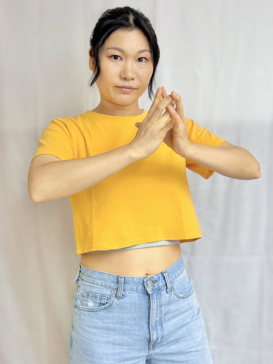 furinkazan_news's tweet photo. キャラクター紹介②
伊井壱子（いい いちこ）

二階堂探偵事務所の押し掛け助手。
規格外の霊力を持っているが、大雑把な性格で力任せに術を使う。
大抵の霊や妖怪は、壱子の前では消し飛ぶ。

実家は有名な巫女の家系だが、家出したらしい。
#そのやく https://t.co/Si7Kzws5U1