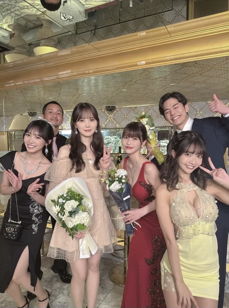 sarareborn072's tweet photo. ドラマでキャバ嬢役を演るのは
グラドルの運命(さが)みたいなもの❤
#福井梨莉華
#大原優乃
#天羽希純
#横野すみれ
#岸明日香 https://t.co/2PnCsj6uIQ