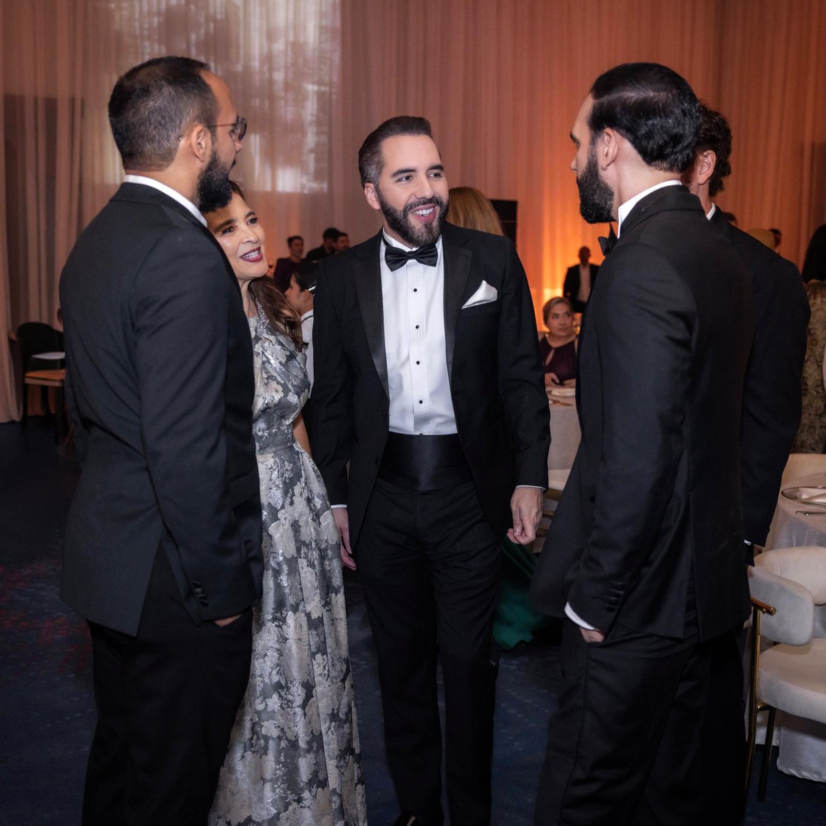nayibbukele's tweet photo. Feliz cumpleaños mami!

Te amo! ❤️ https://t.co/gXnXJkpB49