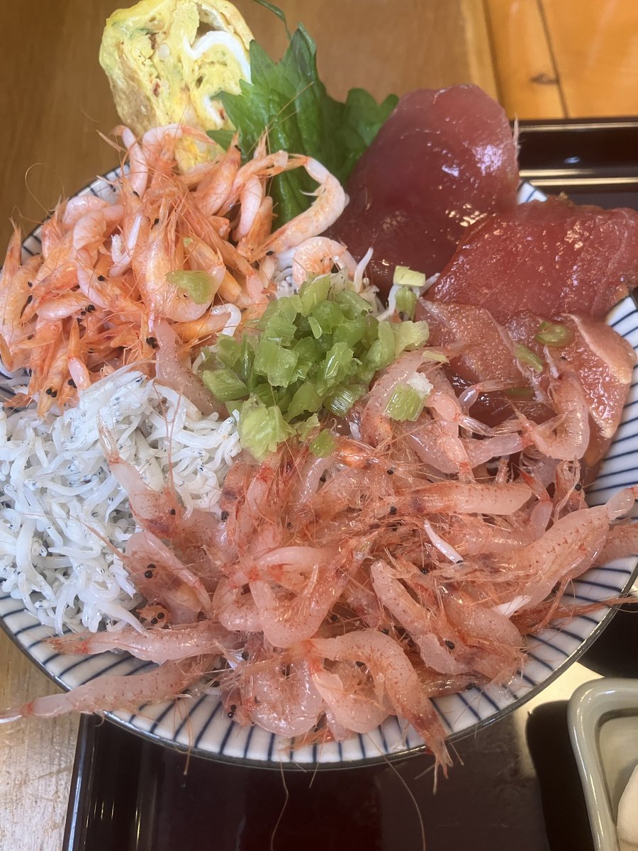 yuuyakeshohei's tweet photo. 小田さくらさん卒業ツアーなので、ご飯屋さくらさんで桜エビを食べました。 https://t.co/GlJKBA0QNf