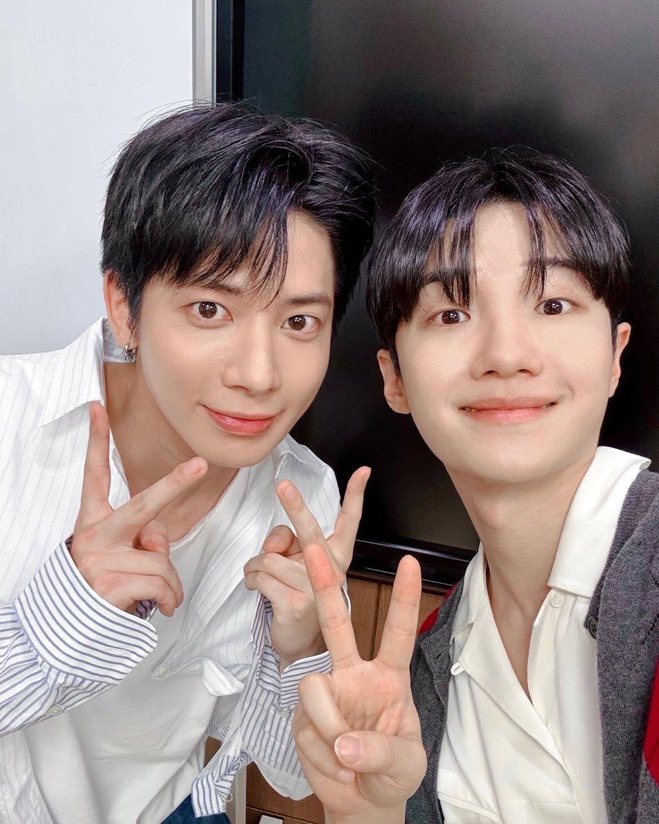 TXTintl_twt's tweet photo. INSTAGRAM UPDATE 📷

@/begin_again_openmic Post

💬[Behind the Scenes] After the Ulsan busking, the after-party is a group photo time?! 📸 United by music, sharing our busking proof shots

🔗https://t.co/Y3qWV9XQtf

#TAEHYUN #태현 https://t.co/Ohg4w1V60H