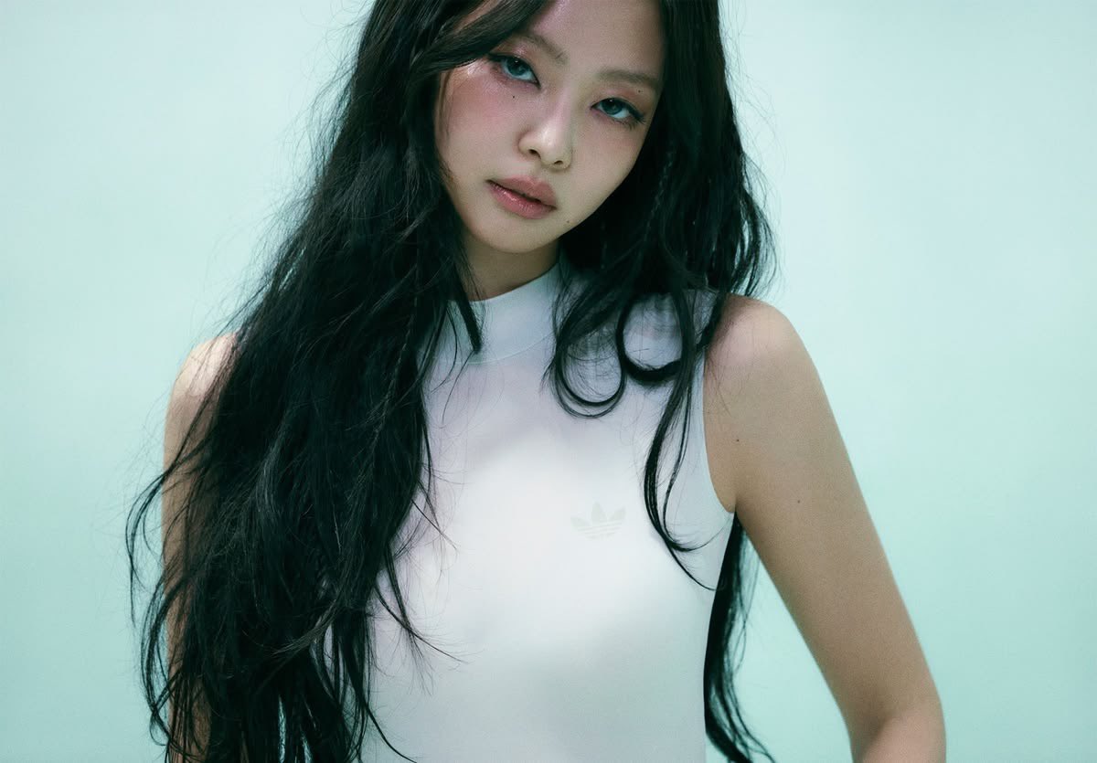 jenniescharts's tweet photo. K-pop soloist with the most songs ranking among Billboard Global 200’s biggest hits of the 2020s (via @talkofthecharts)

JENNIE — 3 (One Of The Girls, like JENNIE, Dracula)
ROSÉ — 1 (APT.) 
JungKook — 1 (Seven) 
Jimin — 1 (Who) https://t.co/o4pYIPzQiZ