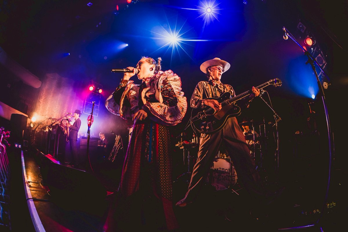 EGO_WRAPPIN_JP's tweet photo. 年末恒例のワンマンライブ
「Midnight Dejavu」

東京キネマ倶楽部 
12/18(金), 19(土), 21(月)

大阪 フェスティバルホール
 12/28日(月) 

オフィシャルサイトチケット先行予約受付は、
明日10/5(月) 23:59までになります。

photo by 仁礼 博

申込はこちらから。
https://t.co/Ut0T72Amav https://t.co/XmgXm4CrgG