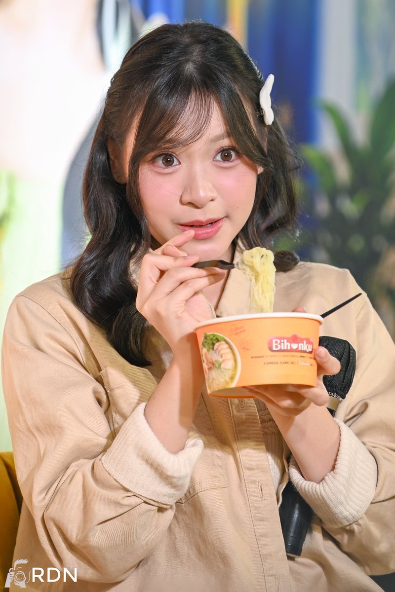 RDNADN's tweet photo. .@Lily_JKT48 || 031026 Seruput Bihunku bareng Oshiku @ Mall Bassura https://t.co/wmD8I73JOx