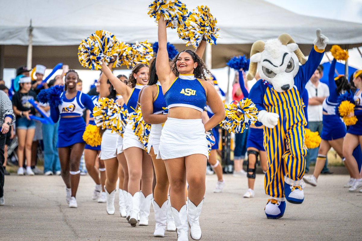 AngeloState's tweet photo. It's always a better Ram Jam when you're with the FAM! 🐏💛

A huge shout out to our extended Ram families for spending the weekend with us! https://t.co/8kUhZSqiX2