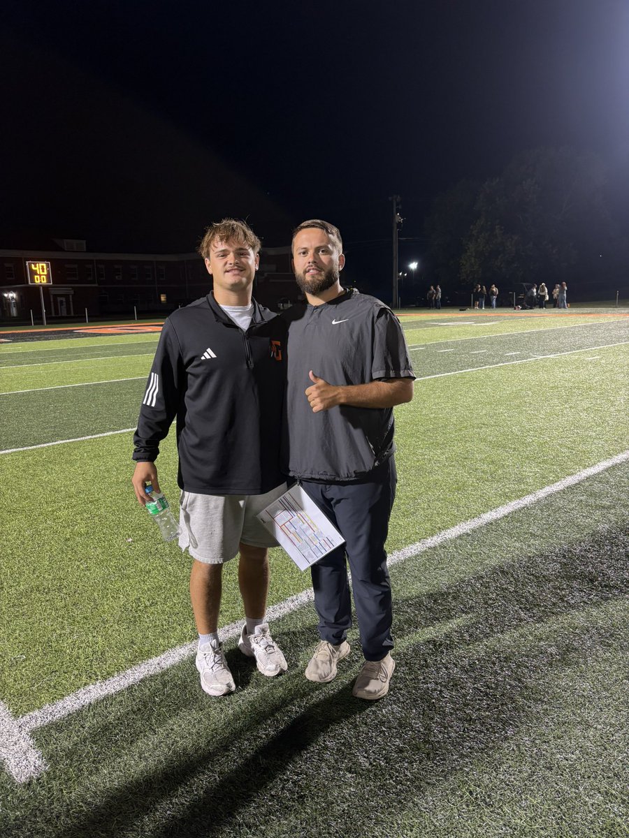 ElliottLindse18's tweet photo. Had a great gameday vist @UnionBulldogFB thank you @_CoachDay_ @CoachKi33UC @CoachBryantUC 

@GreenbackFB_ @CoachWilhite25 @CoachPayne__ @Dad_Pops54 @OndeckTnFb @DriscollForKnox @CooperBarrow75 @CliffordLu32065 @lbryyantt @Jayb0866 https://t.co/9EH1iQCGlF