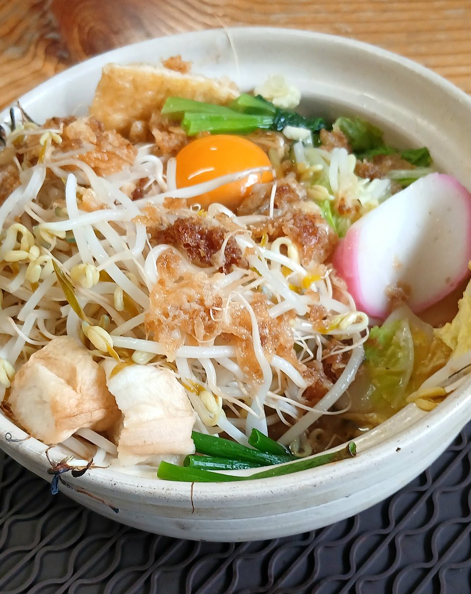 morikuma6691's tweet photo. 今日のお昼ご飯は涼しくなってきたので鍋焼きうどん

#お昼ご飯　#鍋焼きうどん　#十本松ドライブイン https://t.co/nQvpSNhlFT