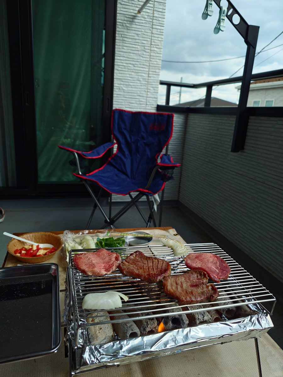 inunekoshop's tweet photo. ふるさと納税の返礼品でベランピング♪
この時間から呑むの良いですね🍺 https://t.co/PDp4WfVjBB