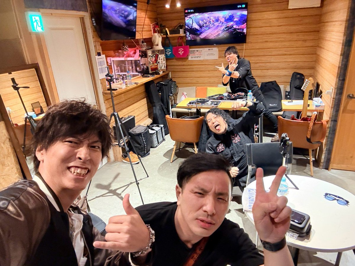 UD0kur0's tweet photo. Northern part of the prefecture vol.4
長丁場のはずが、全バンドすげーいいライブしてくれて、あっという間で本当に楽しかったぁー！！

十数年ぶりの影音雷時もブランクに不安があったけど、始まってしまえば、あの頃に戻ってた！　最高！

出演バンド、BLUE RESISTANCEありがとうございました！ https://t.co/cAhXlWkk55