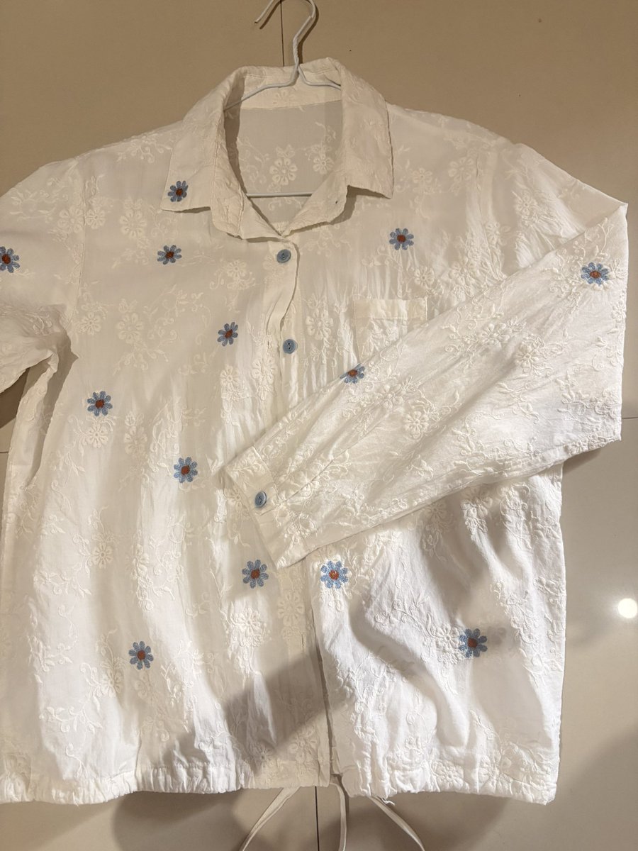 vincntvangogh's tweet photo. wts kemeja bisa buat kuliah atau kerja, 50k/ea, mau detailnya boleh dm ya :>

bisa co by shopee! https://t.co/I9dt9cSAW5
