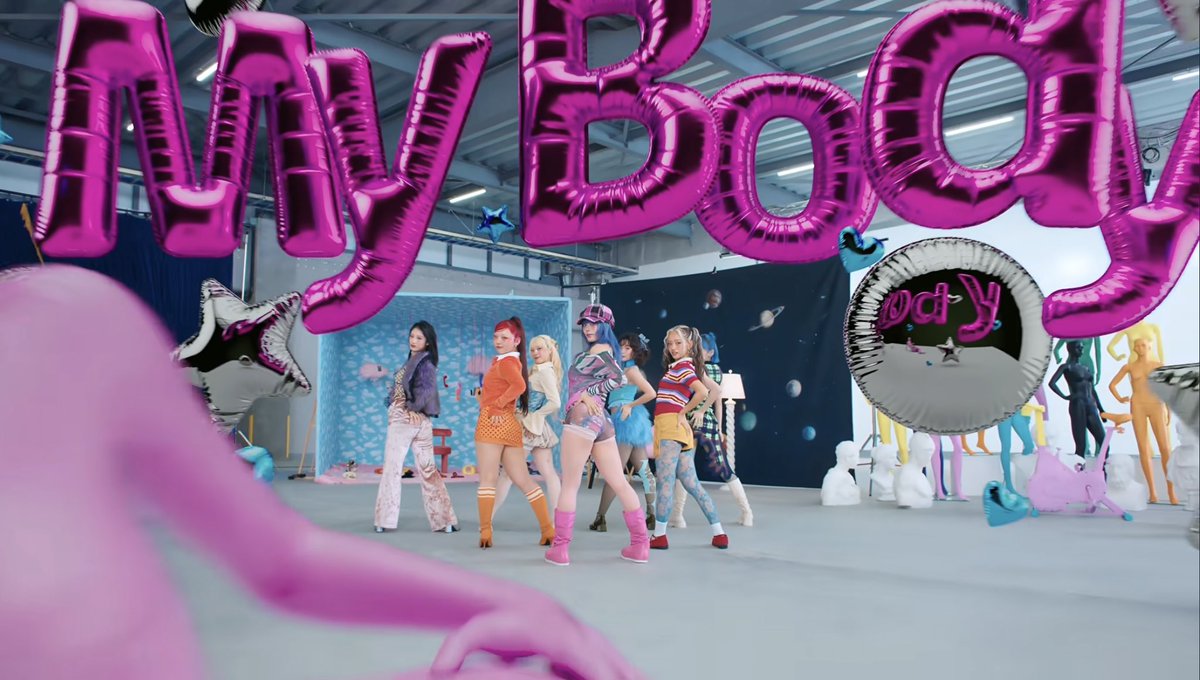ha_nahikaru's tweet photo. My BodyのMVが公開されてから一年が経ちましたねー。サビの「君のためじゃない my body」というフレーズに象徴されるように、他人の評価や好みに合わせる必要はない！！#HANA #MvBody #KOHARU #MOMOKA #CHIKA #NAOKO #JISOO #MANINA #YURI https://t.co/yrXIaQIE72