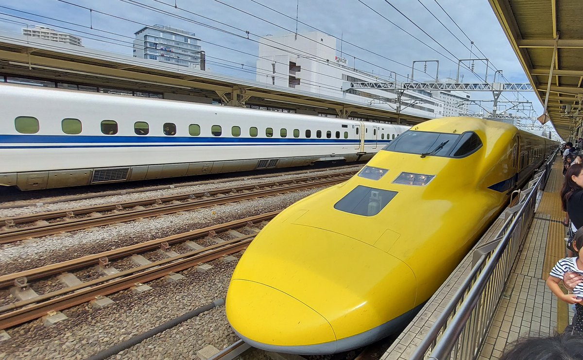 TAHOGG1's tweet photo. 静岡駅より
#T5 #ドクターイエロー https://t.co/OKM7Q0itK0