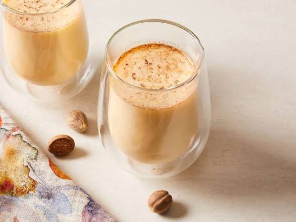 _we_love_food's tweet photo. Who loves Egg Nog? 🤚 https://t.co/0V4nftyIKC
