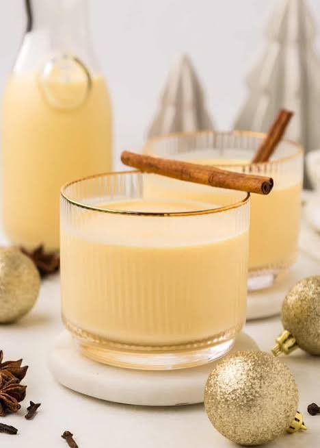 _we_love_food's tweet photo. Who loves Egg Nog? 🤚 https://t.co/0V4nftyIKC