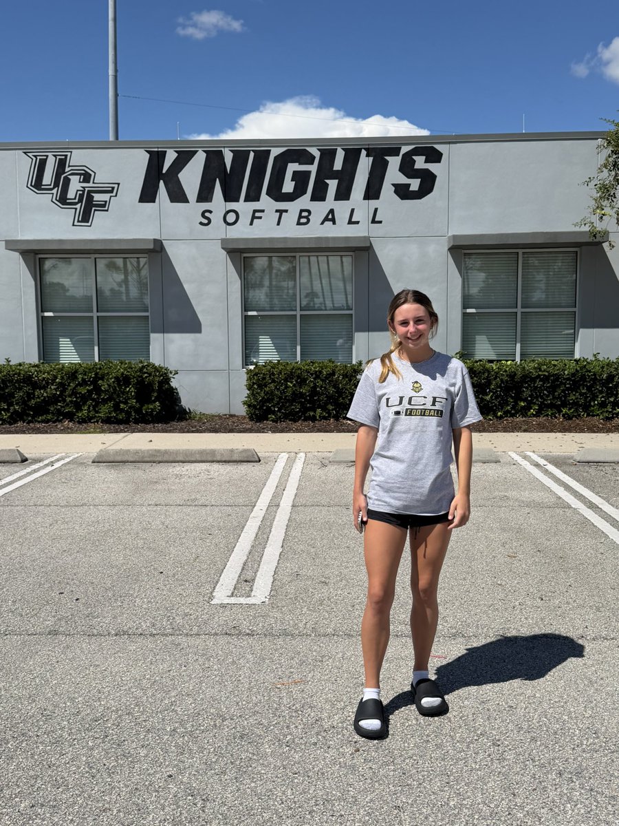 JayceeFindley's tweet photo. Visited the UCF softball field while in Florida playing and took a moment to check out the stadium and dream big! 💜💛🥎

2031 | UNITY 💜
#UCFSoftball #SoftballRecruiting #2031Softball #UNITYSoftball #Fastpitch #DreamBig #KeepWorking https://t.co/JjtqNeDls9