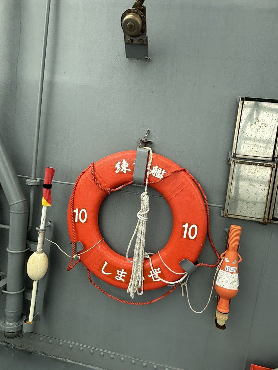 rugasaymaybe's tweet photo. しまかぜ見に行った❗️
なんか色々書いたら艦橋の中も入れた❗️ https://t.co/t3skFBlN63