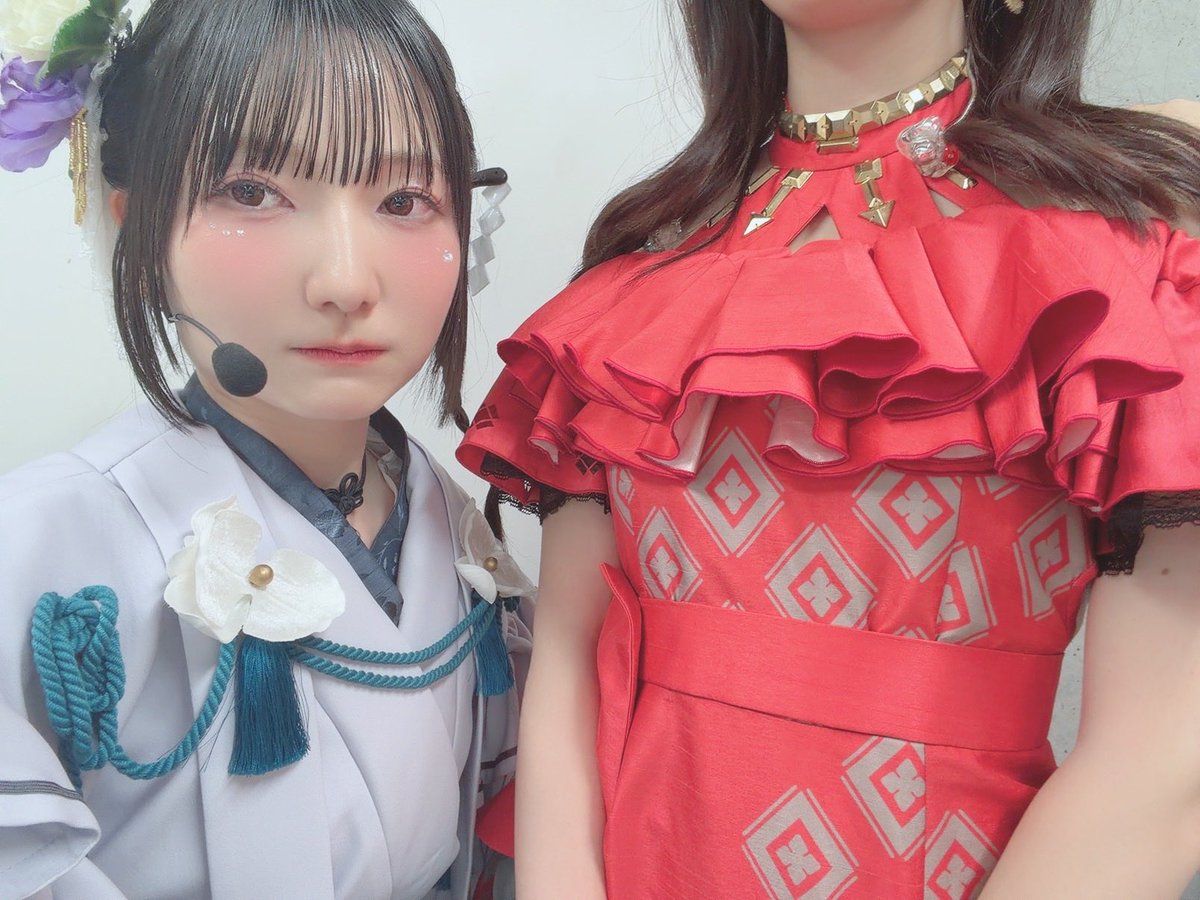 WakanaMaruoka's tweet photo. そろそろチョクメも送りますよ💌
こちらにもちょっとだけ思い出を🩵
①凛世ちゃんのグッズのアウター着たら女将さんになった私
②ソロなのにすぐに集まる放クラ
③野生のれいれい
④一生上手く撮れない
#シャニマスソロライブMSP_day1
#シャニマスソロライブMSP_day2
#シャニマスソロライブMSP https://t.co/6MWgtIQRkD