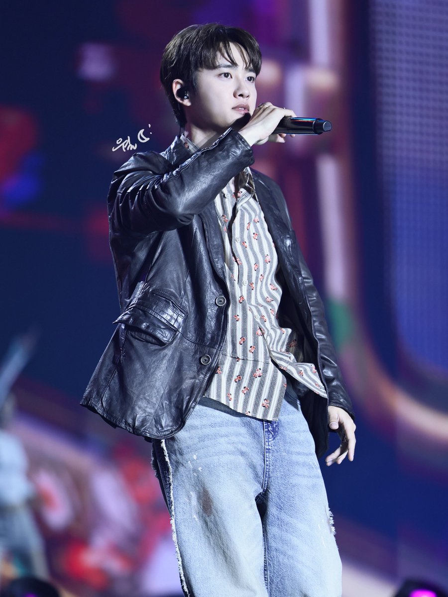 dal0808's tweet photo. 261002 Dohkyungsoo day off concert day1
뒷모습도 이쁘댜ㅜㅜ
#도경수 #엑소 #dohkyungsoo #exo #都暻秀 https://t.co/wnEQg1UY7k