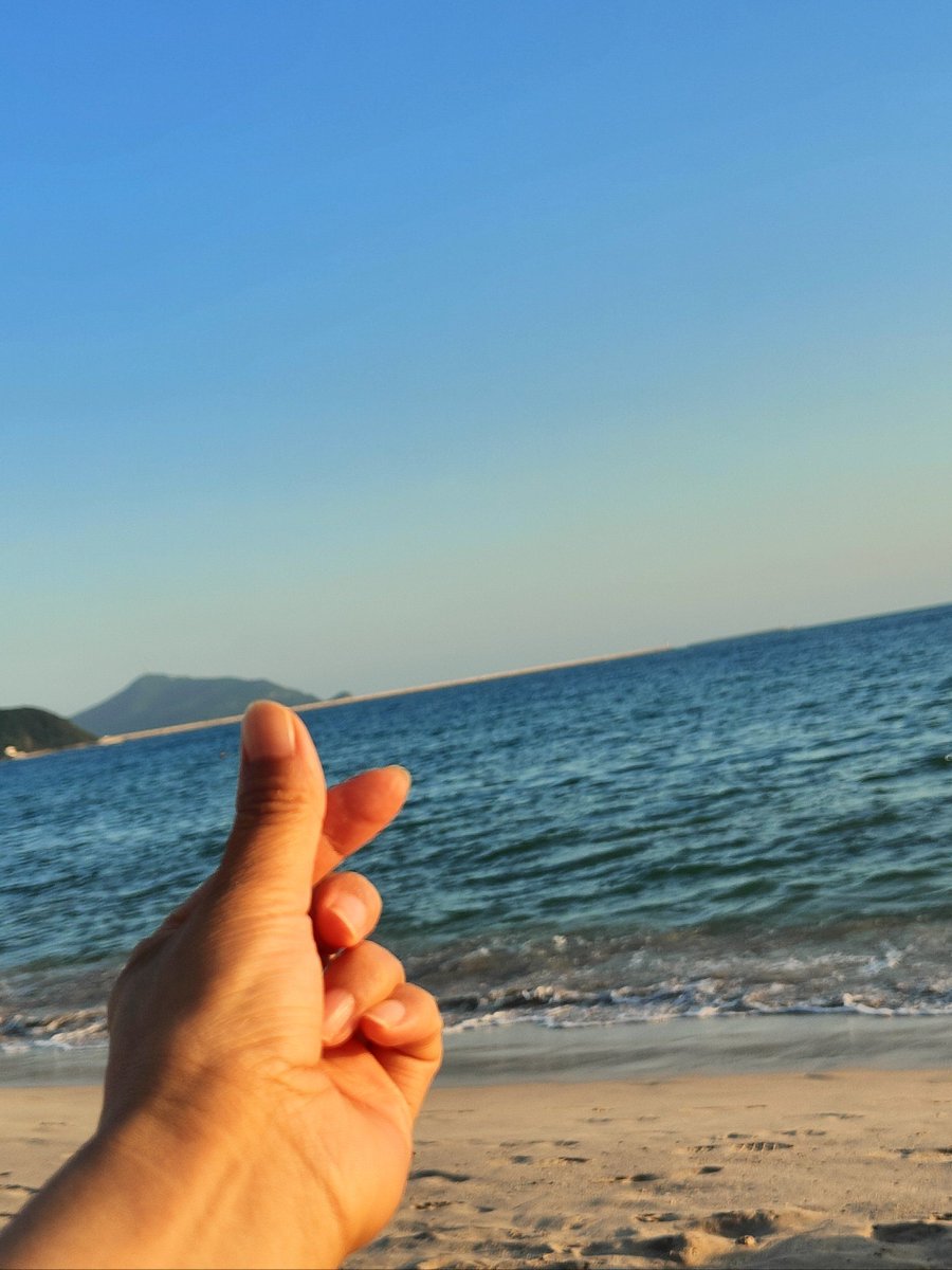 pandi0222's tweet photo. [This day I accidentally touched the tide of the ocean, and the rushing waves took away all trivial troubles by the seashore.] https://t.co/Y6Nqh0clhG