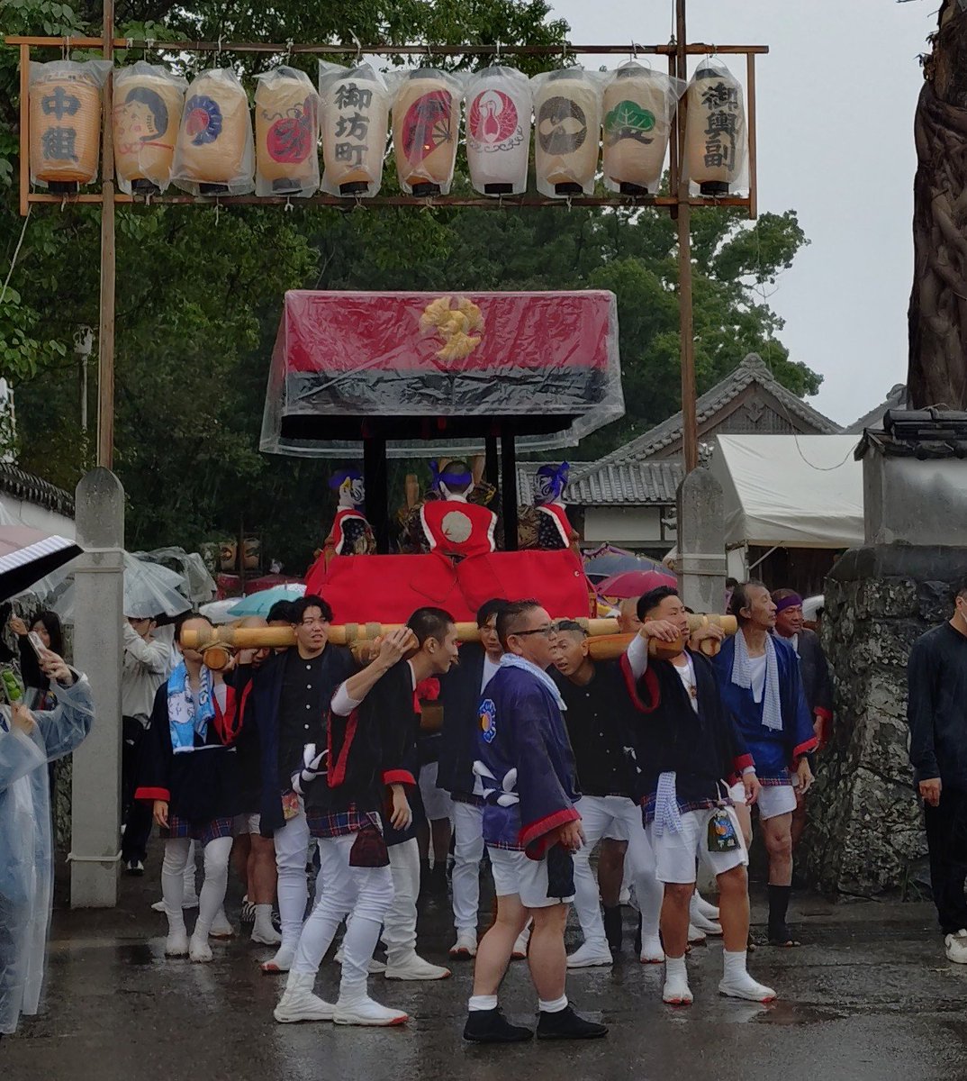 tsuttsu_22's tweet photo. 今、出身地の祭りを見に来ています！
御坊祭り〜！😆
やっぱり生まれ育った地の祭りはいいなあ〜！なんか血が騒ぐ〜！😅 https://t.co/brCn2oAZO5