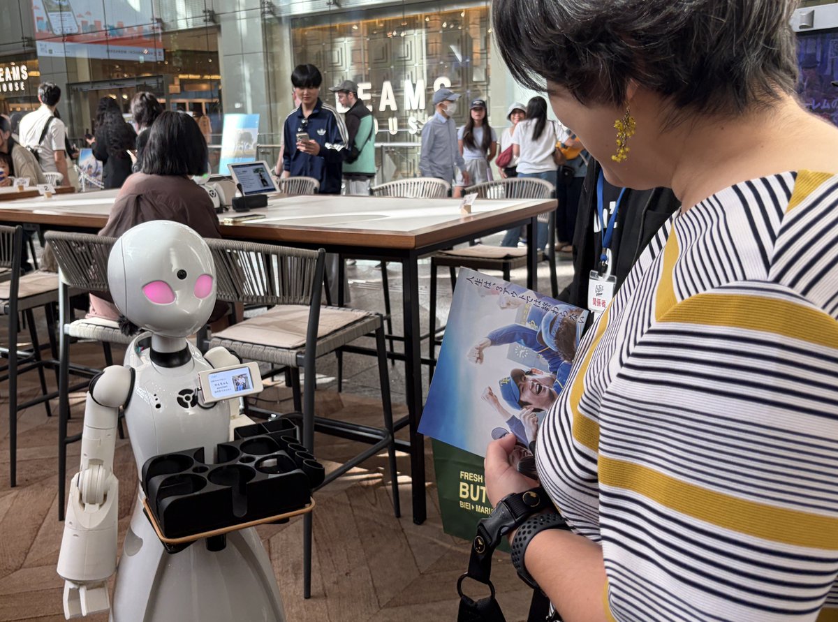 origamicat's tweet photo. 東京駅の目の前で1日限定の分身ロボットカフェ、盛況でした。皆ありがとう！ https://t.co/KHXNotZDUG