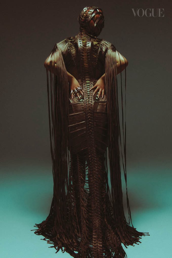 gzbstoriez's tweet photo. 4 years ago today, CL wore Jean Paul Gaultier FW22 Couture by Olivier Rousteing for Vogue Singapore, 2022 https://t.co/gmgqOvWABH