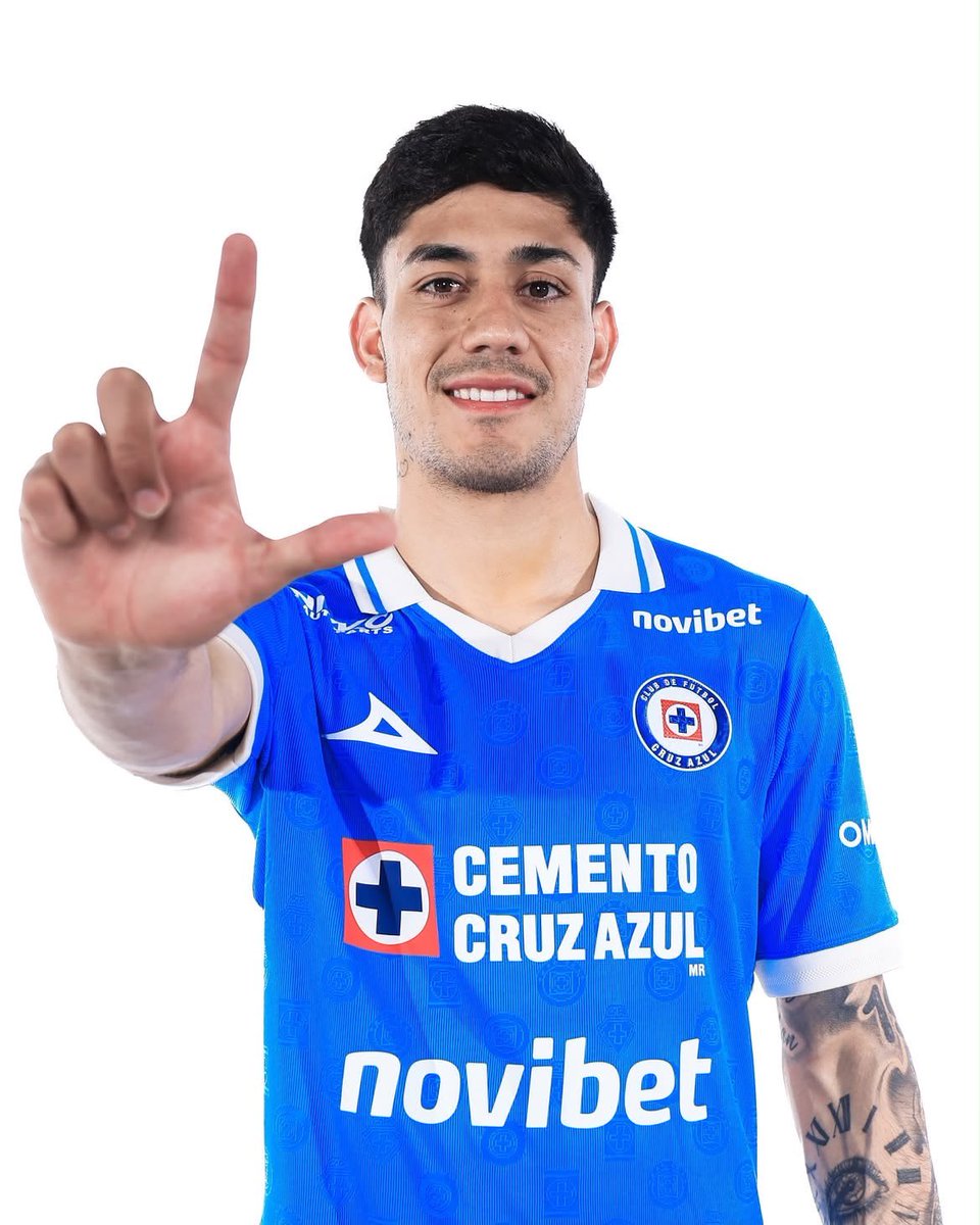 lsxxm7's tweet photo. Te presento a un verdadero lateral izquierdo idiota @RafaMarquezMX https://t.co/gYMxZ5hVx5