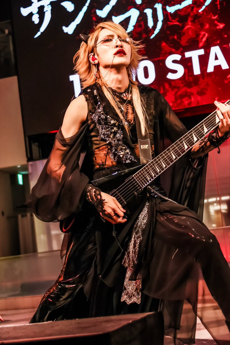 SuganumaPhoto's tweet photo. 先日は、0.1gの誤算
池袋・サンシャインシティ噴水広場 
フリーライブ 撮影📷

ライヴハウスとも野外とも違った特殊な環境で スリリングかつ楽しかったです✨

11月10日にZepp Shinjukuで
🔰初心者にも優しいワンマン 
というのがあるので気になった人は👁️🤟

#0ꓸ1gの誤算 #Livephoto
#TSフォト https://t.co/2BRM6VZMSy