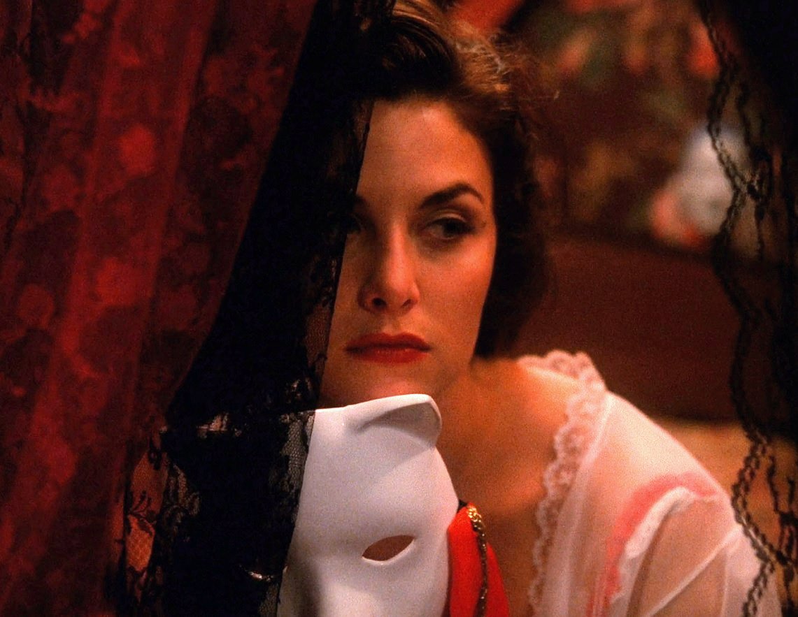 choppingwoodpod's tweet photo. Twin Peaks after dark https://t.co/XuPROtMZsI