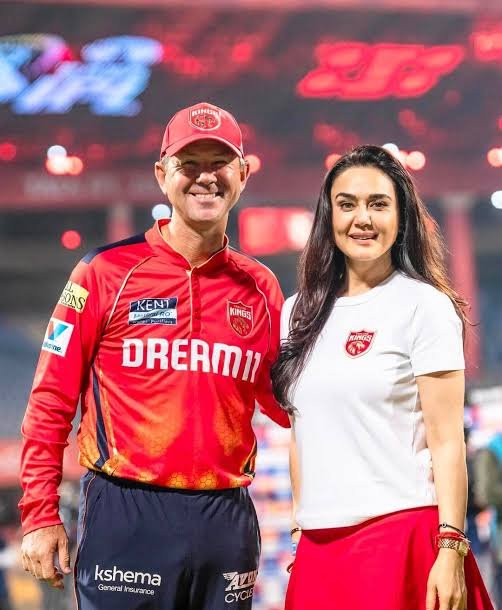 UnSoumil44's tweet photo. @realpreityzinta Both of you together make the legendary duo...one anchored the screens in 2000s and other anchored his Baggy Green in the same period...
#ting #aayasher #pbks ❤️💛🦁 https://t.co/lqUjhzDthL
