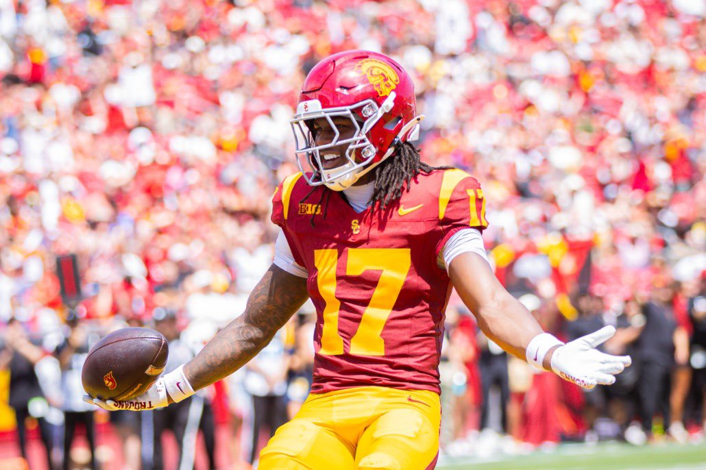 PeristylePrez's tweet photo. If you’re looking for Kaden Dixon-Wyatt tonight in the USC box score you will not find him.

No, he was not injured. Yes, he played in this game. 

USC’s leading receiver recorded 0 catches. https://t.co/K3hslFMO7v