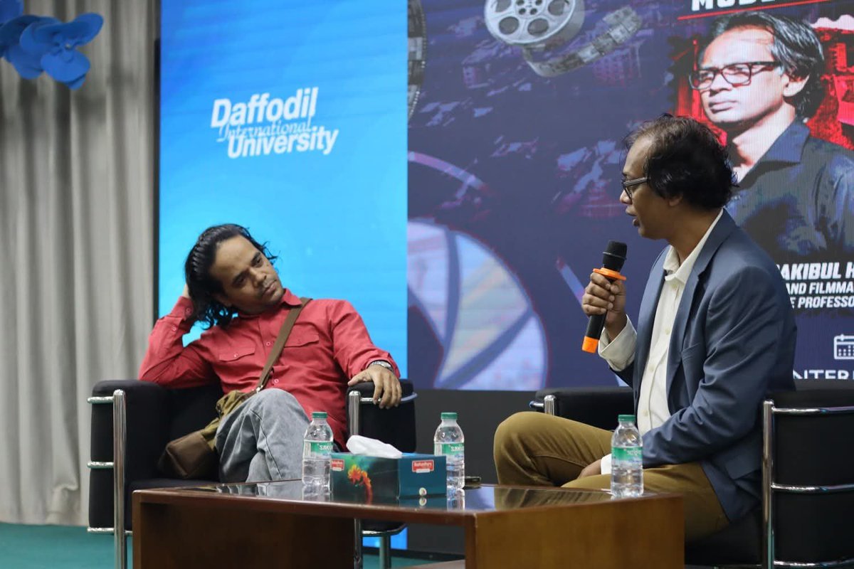 thenewslens24's tweet photo. At the National Photography Contest 2026 panel talk, Sudeepto Salam stressed the importance of multimedia journalism for today’s visual storytellers.

Guided by @MoJoJamil Sir.

#JMCMediaBuzz #JMCOnlineMojo #photographycontest https://t.co/xmTfTvvIub