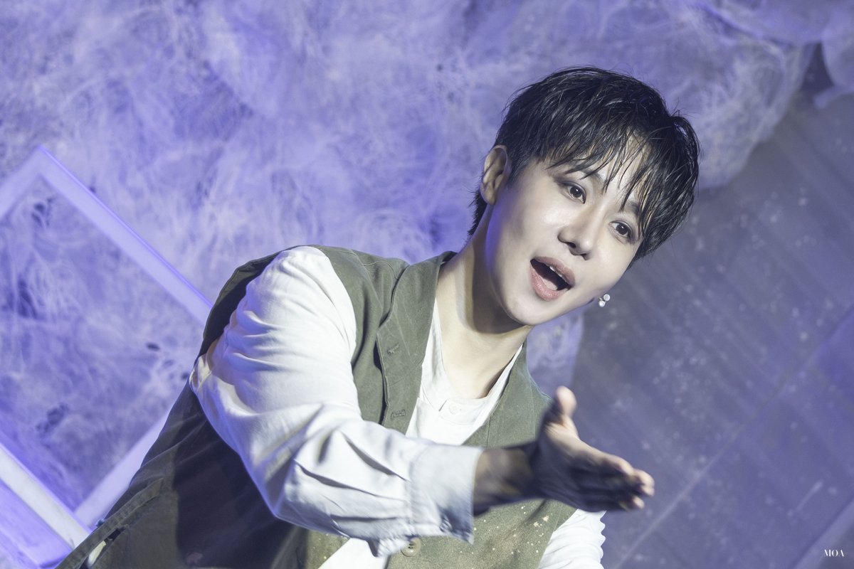 moa_picture's tweet photo. 261003 뮤지컬 죽음에 관하여 커튼콜 

인간 | #강찬 배우님

(´｡• ω •｡`)☆ https://t.co/8Xqs9XxOY9