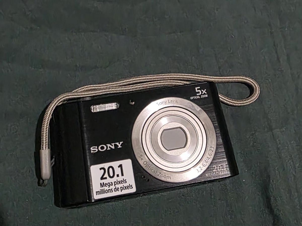 PassMelon2's tweet photo. wts lfb ph sony cybershot dsc-w800 digital camera digicam

Barely used | still in very good condition | 1st owner 

Inclusions
• Camera Pouch
• Wrist strap
• 2 Sony Batteries
• Charger
• 8GB Sony SD Card

tags wts lfb ph digicam digital camera https://t.co/pfCDj009jU