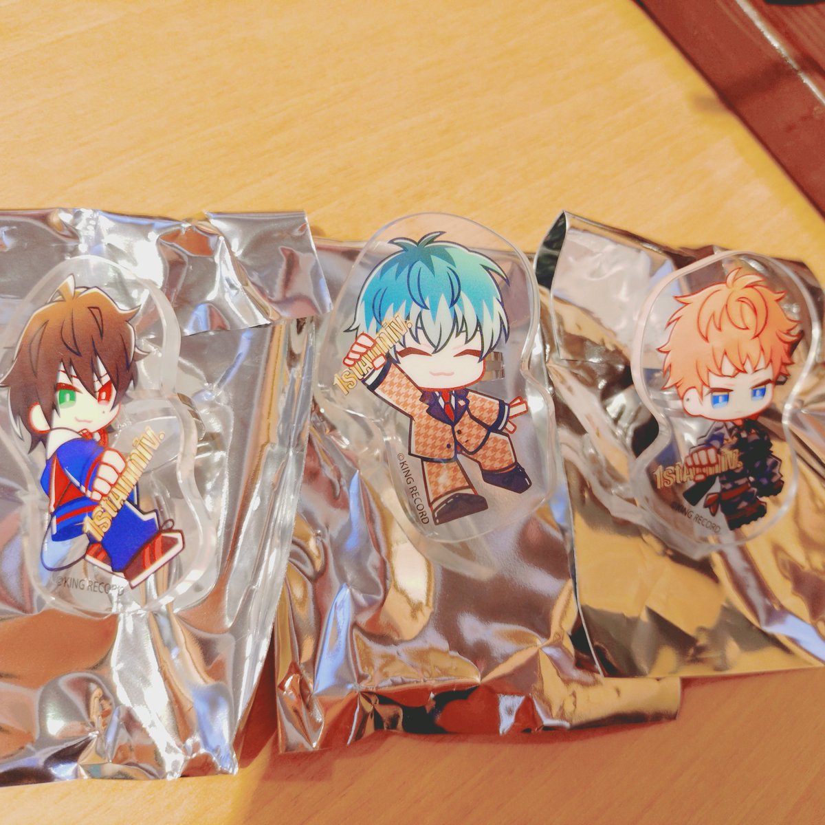 shiroakura's tweet photo. @OUA__K 初めまして
お声がけありがとうごさいます
写真のものと
寂雷、幻太郎、帝統での交換でよろしいでしょうか
今は現地を離れておりますのでフォローさせていただきましたのでDMでやりとりさせていただいてもよろしいでしょうか
よろしくお願いいたします https://t.co/QRjo9pgD82