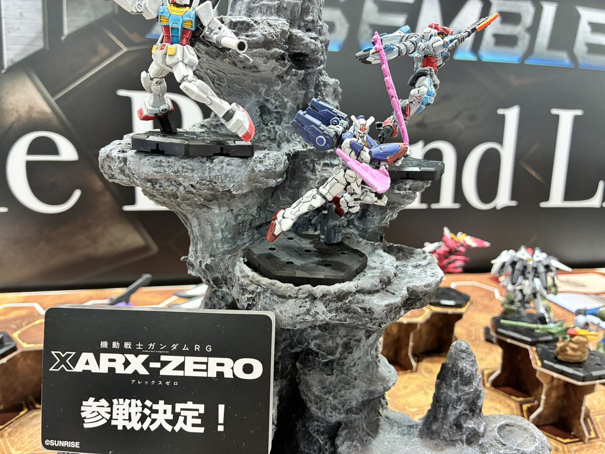 mikeneko_GA's tweet photo. 撤退！

今年発売のミニチュアは全て展示されていて良かった！全部並べると壮観ですね！

スタッフさんも色々お話し聞いてくれて、サプライや布マップ、プラテレインの販売について要望も多いの本部へ伝えますとの事！🙏🏻

#ガンダムアッセンブル
#gundamassenble 
#全日本模型ホビーショー https://t.co/jCT3rDxMvU