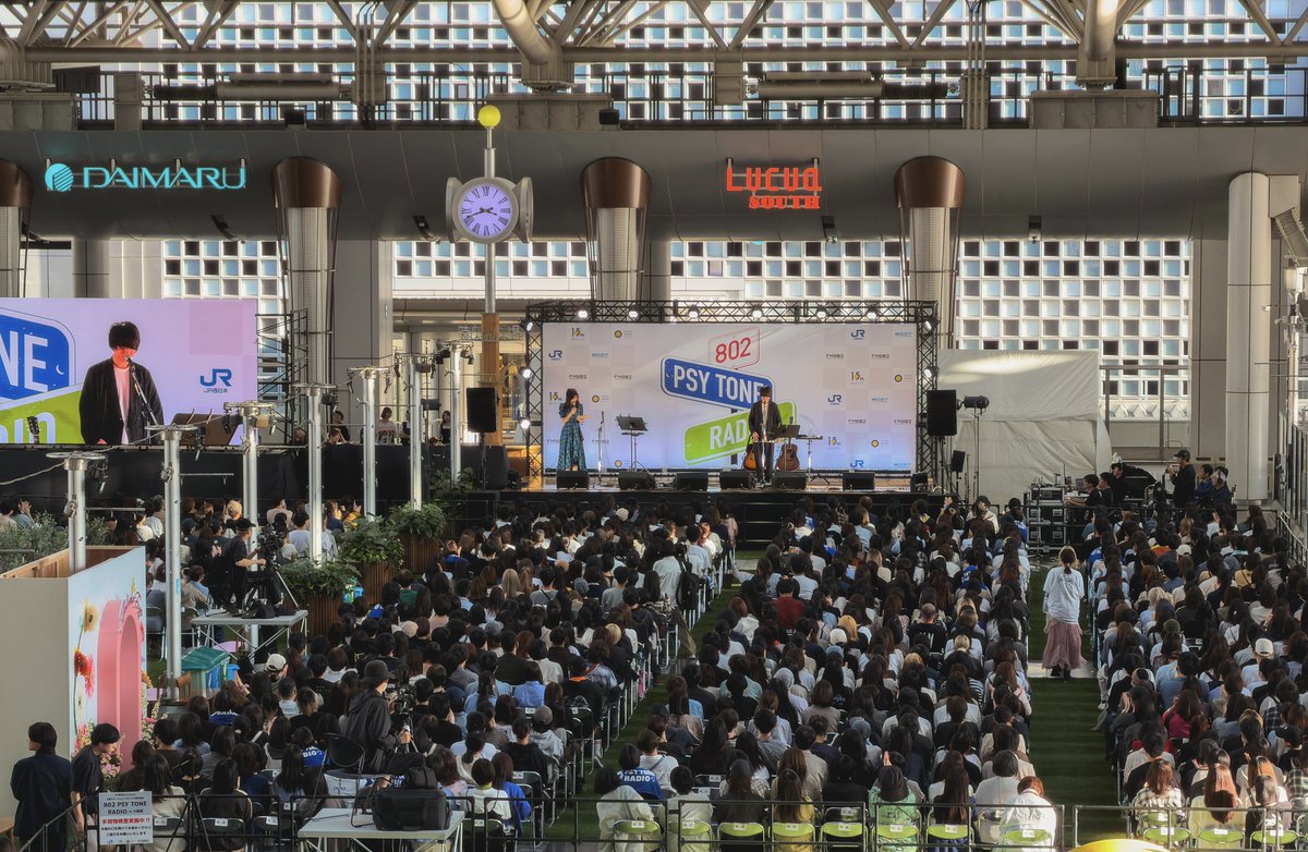 ommcVSccccm's tweet photo. 推しの生存確認できたのと梅田駅でライブを聴く不思議体験ができて良かった🍻 https://t.co/99Zs36Grlu