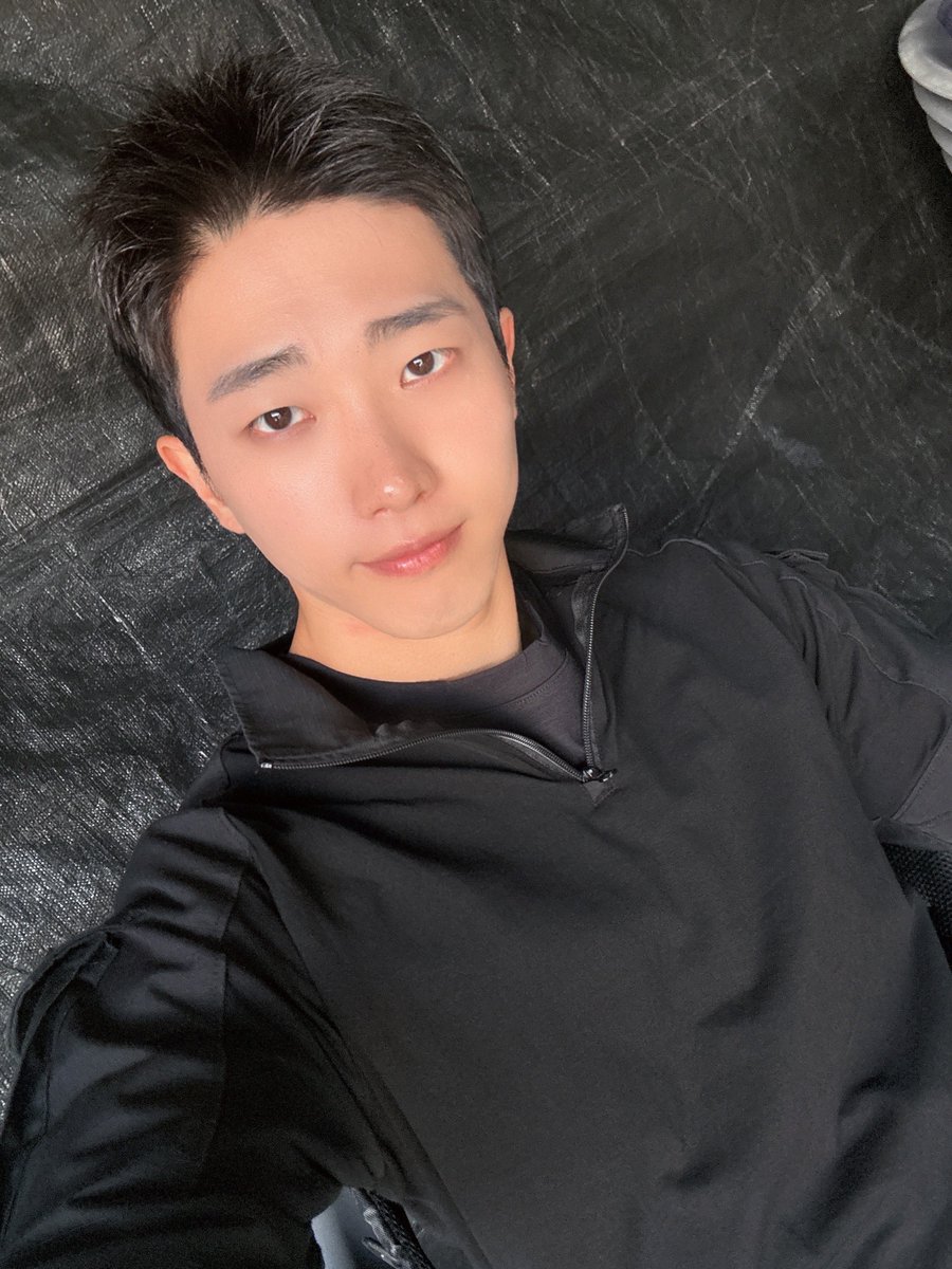 GFEntGlobal's tweet photo. The KingDom • Weverse • 261004

DANN 💬: I couldn't ipen my eyes today 🥹 Recharging with natural light ~~

#DANN #단 #TKD
#TheKingDom #더킹덤 https://t.co/BlbG71AitE