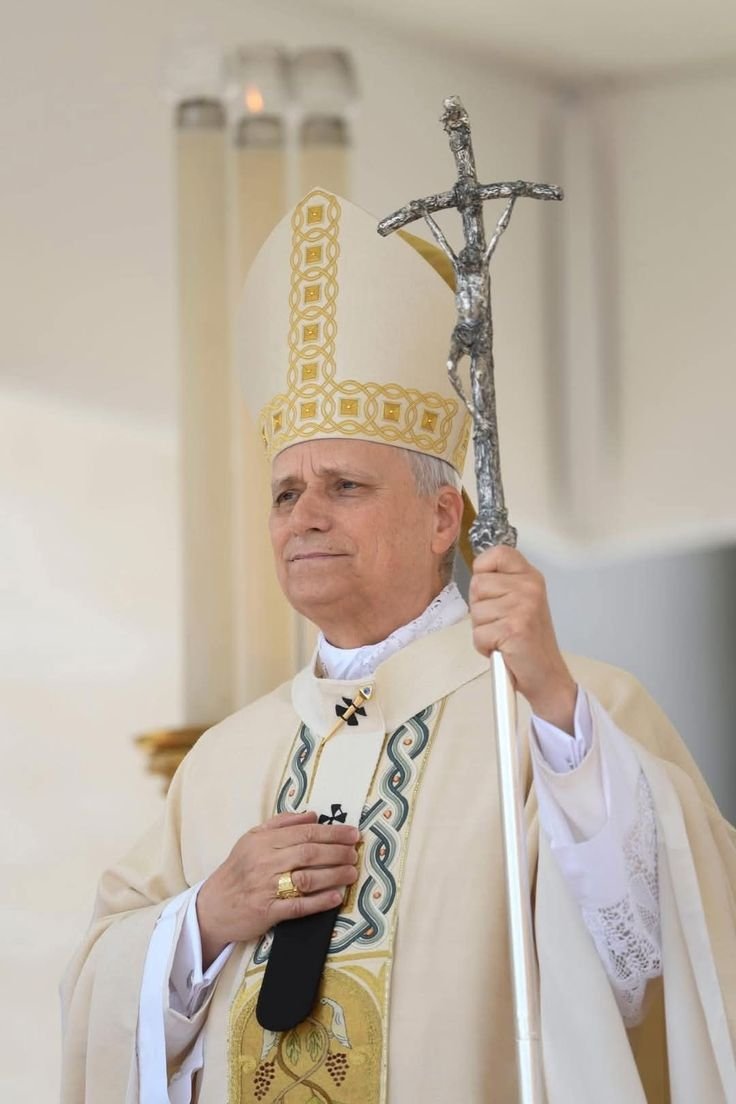 CaporalLusignan's tweet photo. « C’est la paix du Christ ressuscité, une paix désarmée et désarmante, humble et persévérante. Elle vient de Dieu, Dieu qui nous aime tous inconditionnellement. » ✝️

Léon XIV, 8 mai 2025, Loggia centrale de la basilique Saint-Pierre 🇻🇦 https://t.co/Rx91bsNgPI